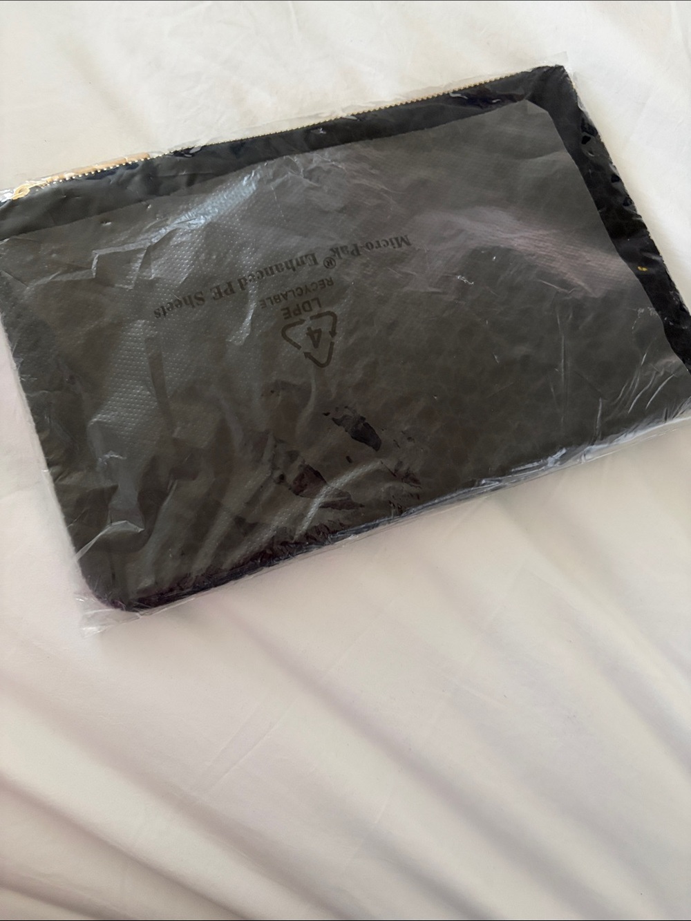 NWT Gucci Black Velvet Micro Guccissima Zip Clutch with Gold-Tone Hardware - Picture 7 of 7